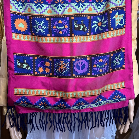 Sold - Moschino Vibrant Winter Scarf with classic brand iconography - Picture 5 of 5